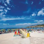 Front In בית נופש *