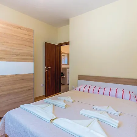 Front In Case de vacanță