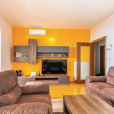 Dom wakacyjny 4 Bedroom Awesome In *
